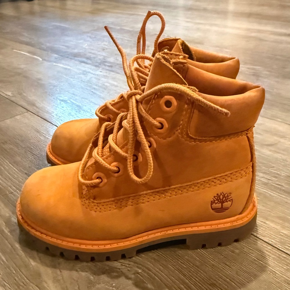 Timberland 6 Inch Premium Waterproof Boots Kids Size 9 Wheat Nubuck Leather